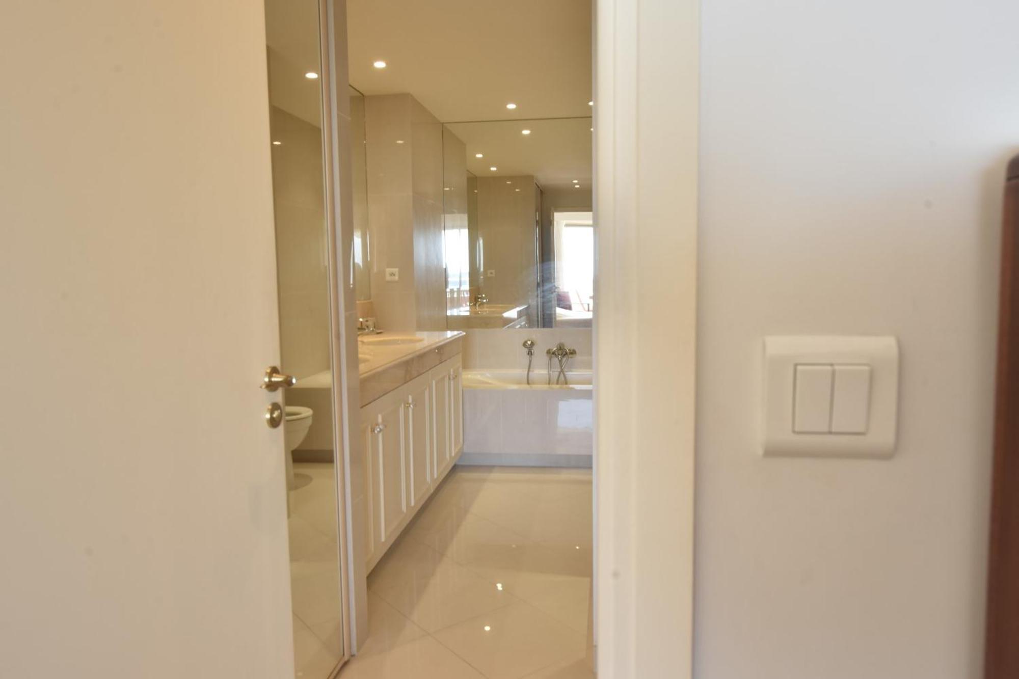 Close To Downtown Cannes Swimming Pool And Sea View Exterior photo